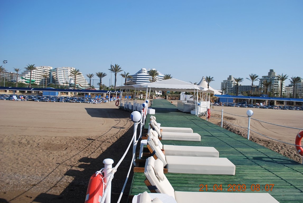 imagini hotel TITANIC LARA